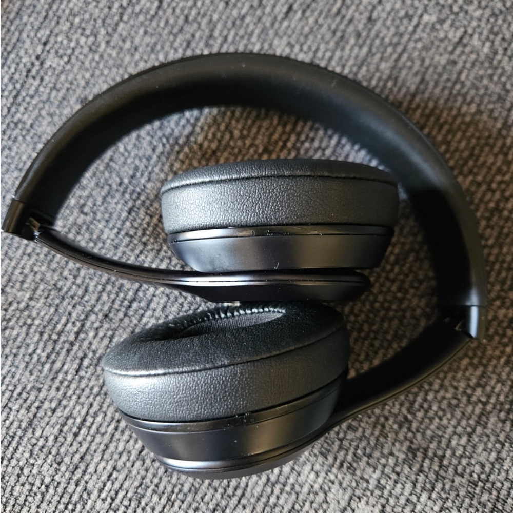 Apple Black Over-Ear Wireless Headphones